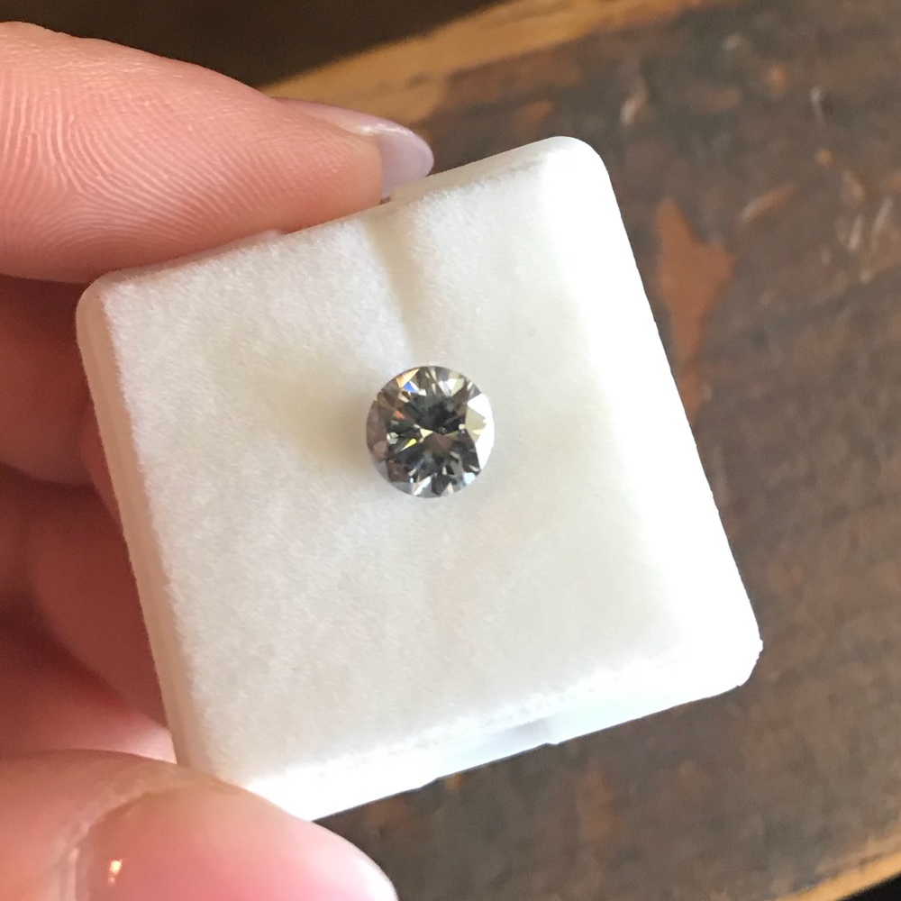 Grey moissanite